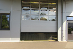 Rolltor mit Einbruchschutz.